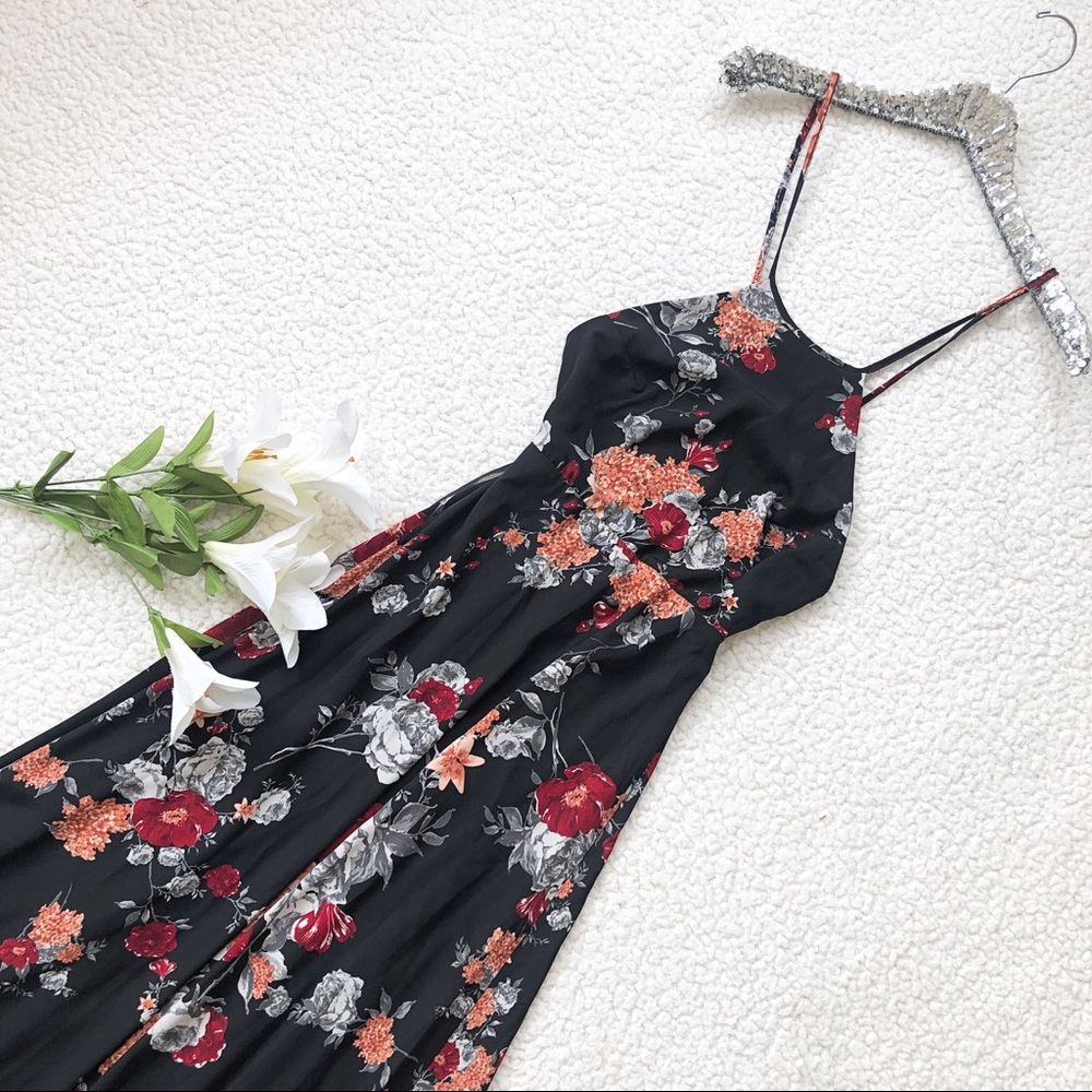 ✨Lulu’s Floral Maxi Dress